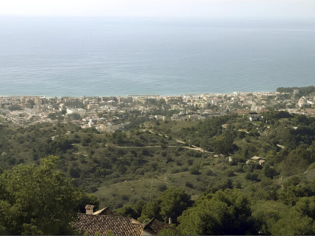 Perfect opportunity to invest in strategic land for luxury housing in Malaga.