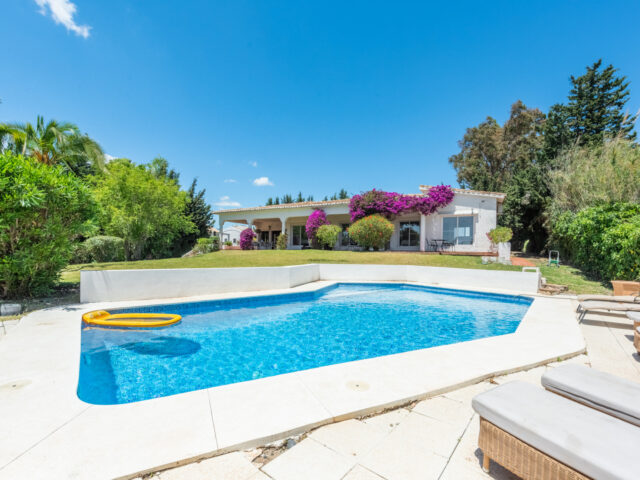 Andalucian style villa located close to Atalaya Golf Club.