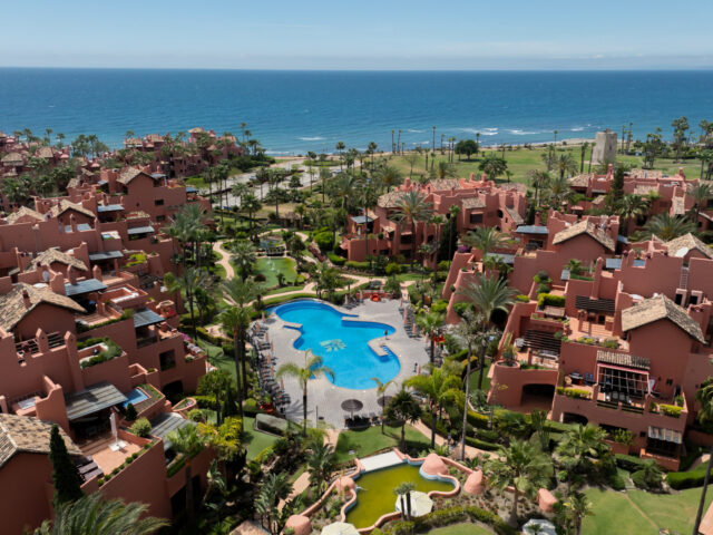 Fabulous penthouse in the beachfront luxury complex of Torre Bermeja on the New Golden Mile of Estepona!