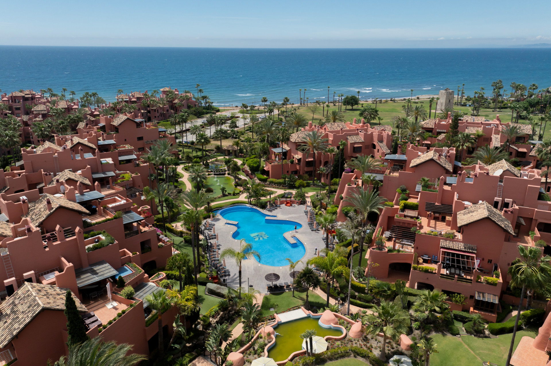 Fabulous penthouse in the beachfront luxury complex of Torre Bermeja on the New Golden Mile of Estepona!