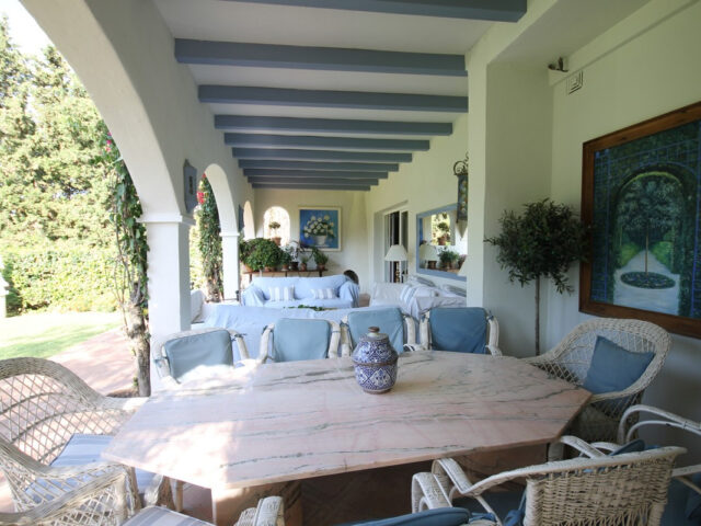 Villa clásica y grande adecuada como Bed&Breakfast en la parte baja de Calahonda | Image 2