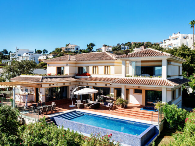 Absolutely epic candle with views to the sea, the valley, and the dawn! In Monte Elviria, Marbella East. | Image 3
