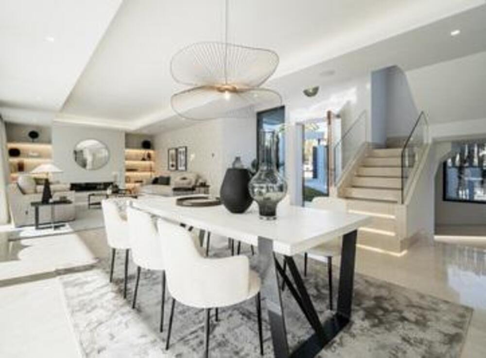 Moderna villa con acabados de lujo en Estepona.