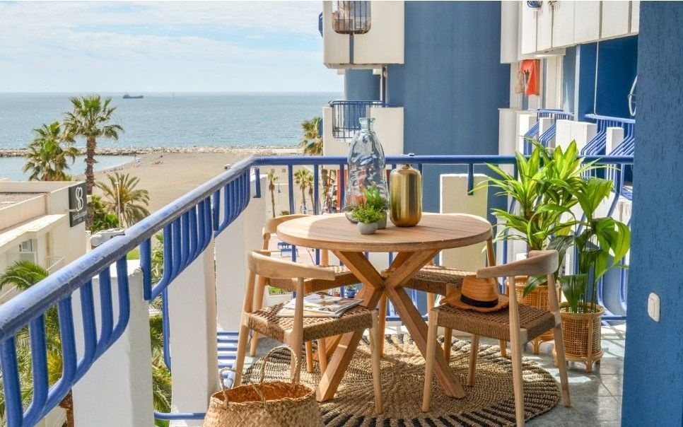 Apartamento en primera línea de playa en Málaga Este.