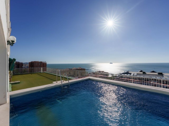 Piso con amplia terraza a un paso de la playa de La Malagueta, Málaga