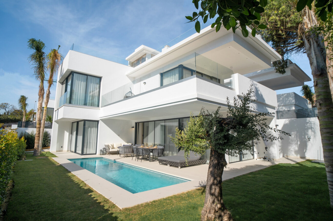 Contemporary villa for sale on Marbella's Golden Mile