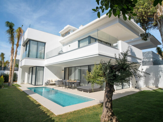 Contemporary villa for sale on Marbella's Golden Mile
