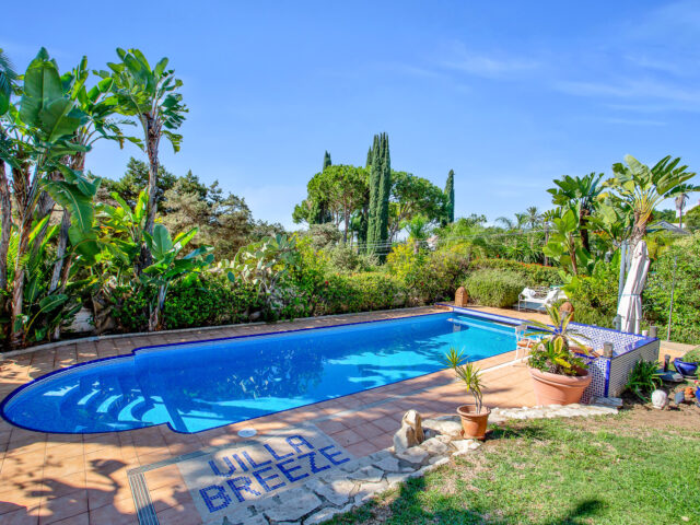 Villa en Marbesa, Marbella, con panorámicas vistas al Mediterráneo y piscina climatizada | Image 1