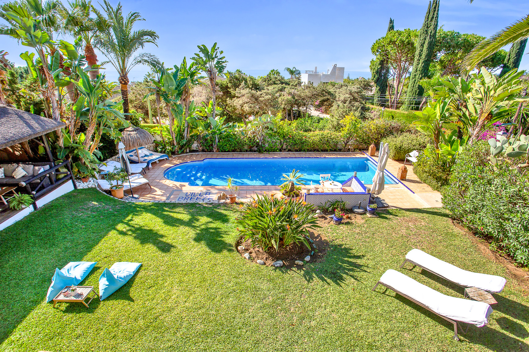 Villa en Marbesa, Marbella, con panorámicas vistas al Mediterráneo y piscina climatizada
