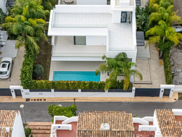 Villa contemporánea en venta en la Milla de Oro de Marbella | Image 3