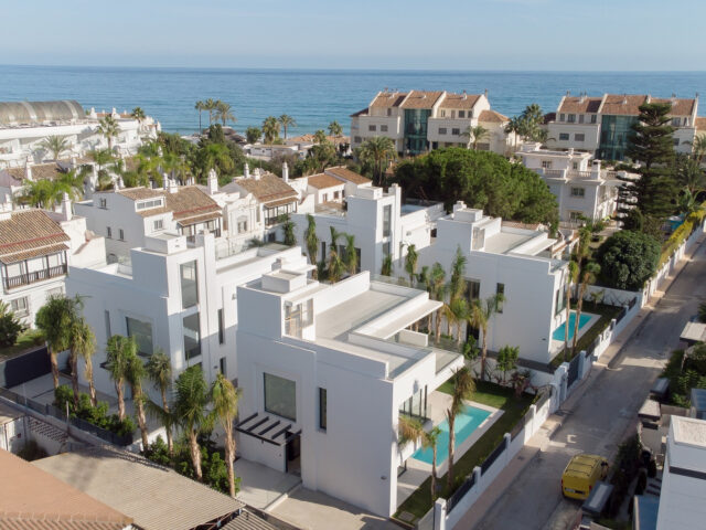 Villa contemporánea en venta en la Milla de Oro de Marbella | Image 1