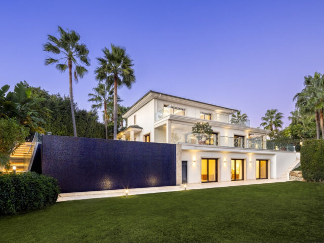 Villa completamente amueblada en Los Naranjos, Nueva Andalucia | Image 1