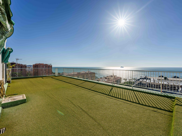 Piso con amplia terraza a un paso de la playa de La Malagueta, Málaga | Image 2