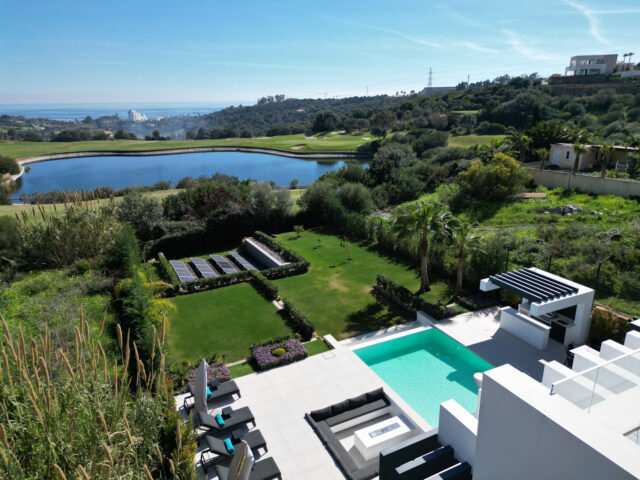 Elegante villa en venta en Valle Romano, Estepona | Image 1