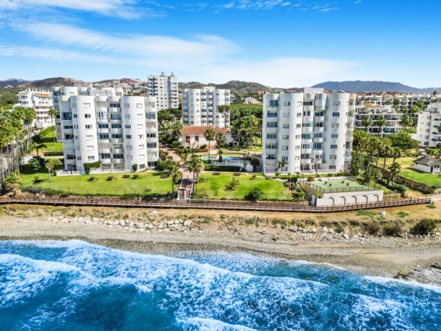 Incredible investment opportunity – 7 independent ground floor apartments in a frontline beach community of Calahonda, Mijas Costa | Image 1