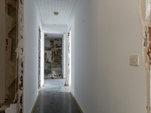 Apartamento perfecto para inversores en primera línea de playa en Marbella. | Image 3