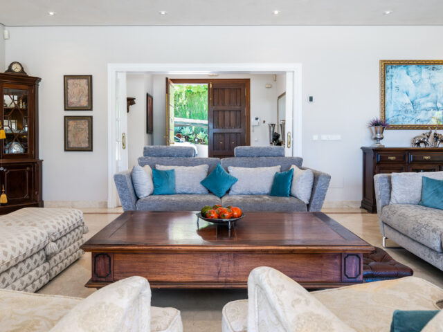 Villa Zanalita – Mansión con Vistas Panorámicas en Nueva Andalucía | Image 2