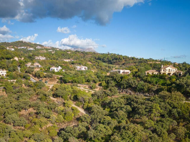 Parcelas Exclusivas en La Zagaleta: Lujo y Privacidad en la Costa del Sol | Image 2