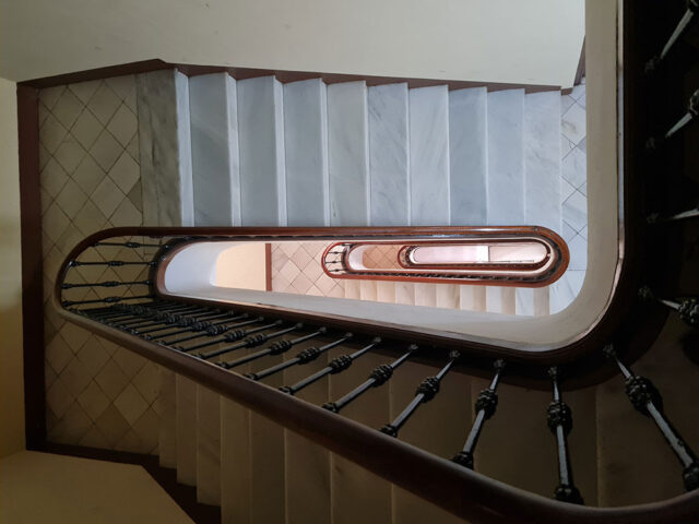 Oportunidad en Málaga: Edificio para rehabilitar, ideal alquiler vacacional, hostel, oficinas, coliving, etc. | Image 2