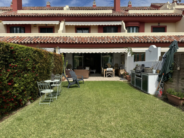 Lujosa residencia en exclusiva en la Milla de Oro en Marbella | Image 2