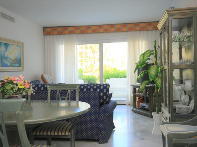 Apartamento Planta Baja de dos dormitorios en Alhambra del Mar | Image 1