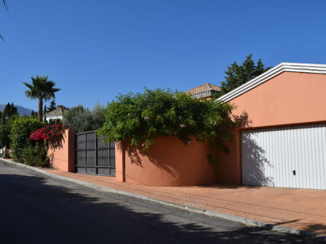 Magnífica residencia con vistas al mar en Estepona. | Image 3