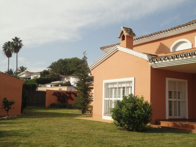 Magnífica residencia con vistas al mar en Estepona. | Image 1