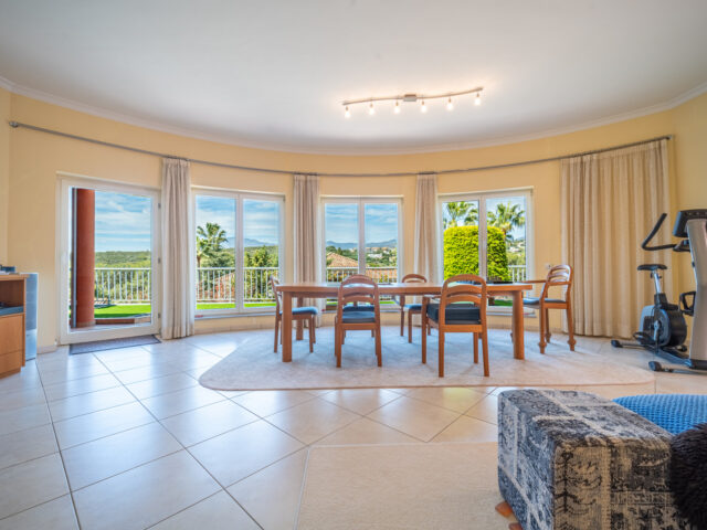 Encantadora villa en El Paraíso, Estepona. | Image 2