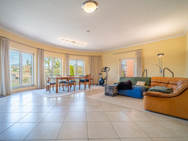 Encantadora villa en El Paraíso, Estepona. | Image 1