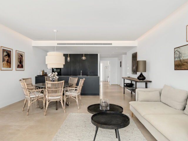Un lujoso apartamento de diseño contemporáneo ubicado en el famoso puerto deportivo de Puerto Banús | Image 2