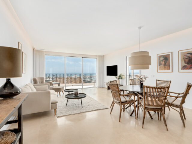 Un lujoso apartamento de diseño contemporáneo ubicado en el famoso puerto deportivo de Puerto Banús | Image 1