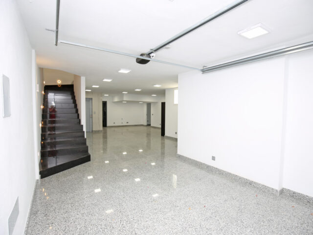 Casa Adosada de 5 dormitorios totalmente reformada – Nueva Andalucía | Image 1