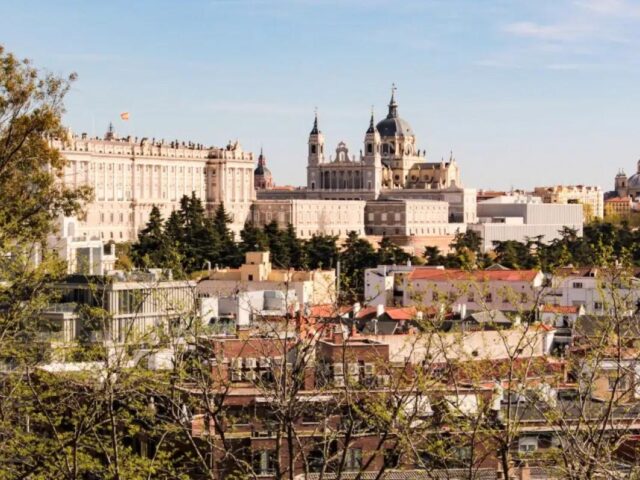 Investment opportunity with versatile uses in Madrid