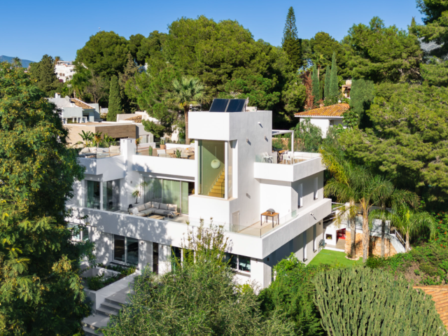 Casa Linnea, Contemporary residence in the Golf Valley, in Nueva Andalucia | Image 1