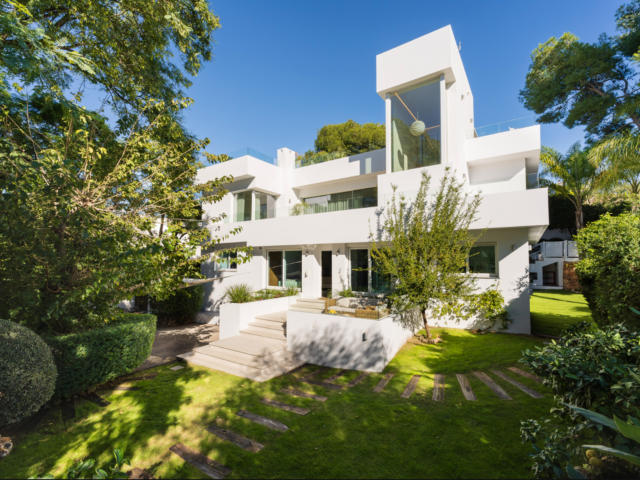 Casa Linnea, Contemporary residence in the Golf Valley, in Nueva Andalucia | Image 2