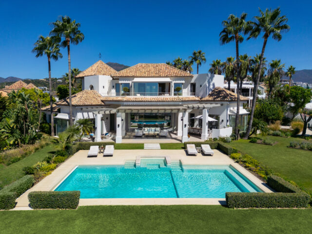 Villa Aguila, contemporary residence with Andalusian charm and panoramic views