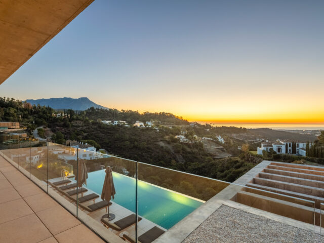 Villa Mio, Contemporary elegance with sea and mountain views in El Madroñal | Image 2