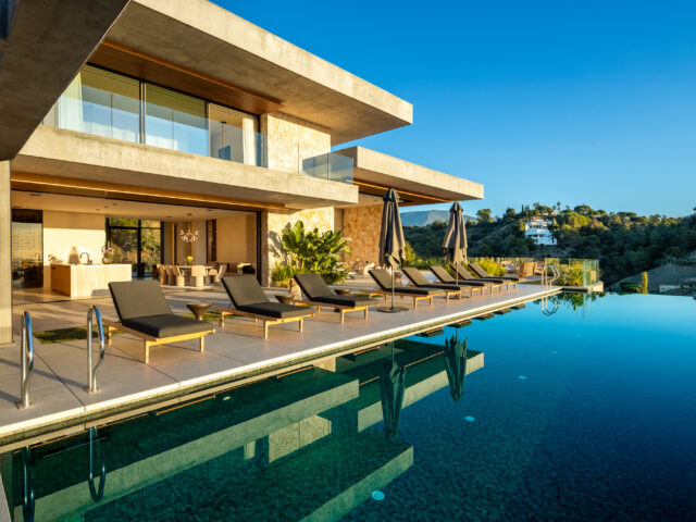 Villa Mio, Contemporary elegance with sea and mountain views in El Madroñal