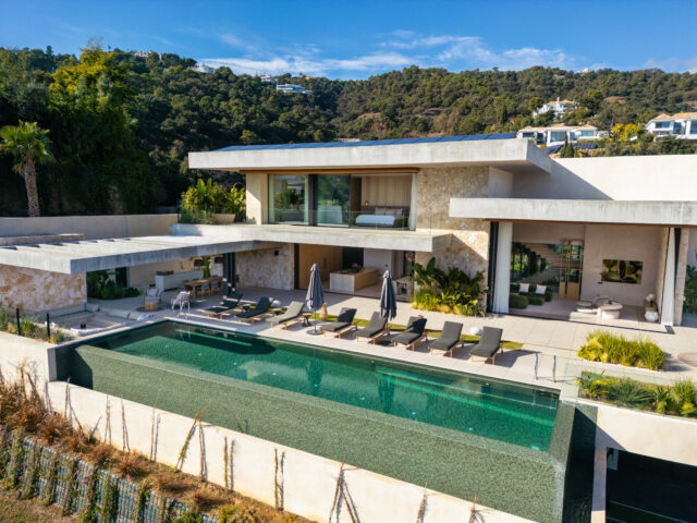 Villa Mio, Contemporary elegance with sea and mountain views in El Madroñal | Image 1
