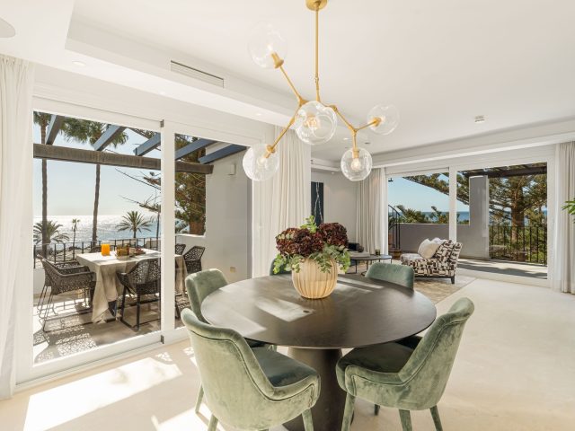 Penthouse Horizon: dúplex reformado en la exclusiva urbanización Castiglione, en San Pedro de Alcántara. | Image 1