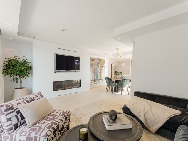 Penthouse Horizon: dúplex reformado en la exclusiva urbanización Castiglione, en San Pedro de Alcántara. | Image 3