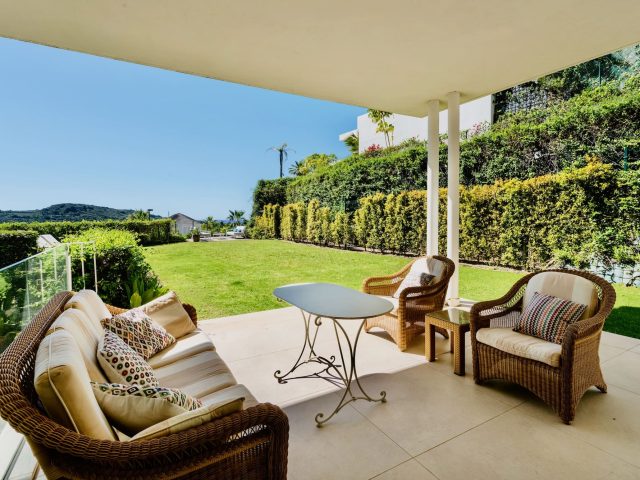 Duplex with a private garden and panoramic views in Marbella Club Hills | Image 3