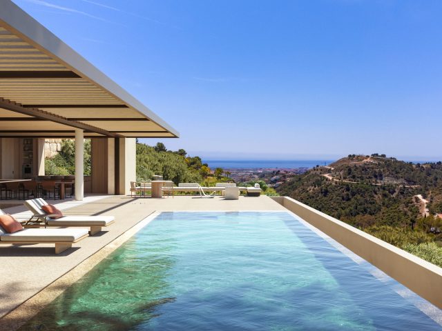 Descubra Villa Cambara en El Madroñal, una propiedad de diseño en un entorno privado. | Image 0