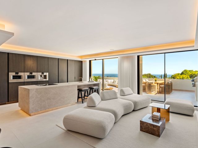 Alba Residence, ático dúplex reformado con terraza panorámica en la comunidad de Sierra Blanca | Image 3
