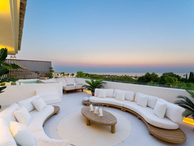 Alba Residence, ático dúplex reformado con terraza panorámica en la comunidad de Sierra Blanca