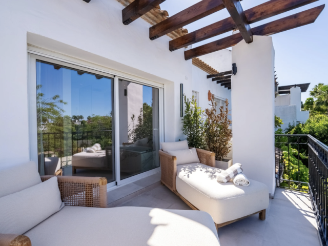 Presentamos Casa Marisal, villa unifamiliar con terrazas panorámicas y vistas a La Concha. | Image 1