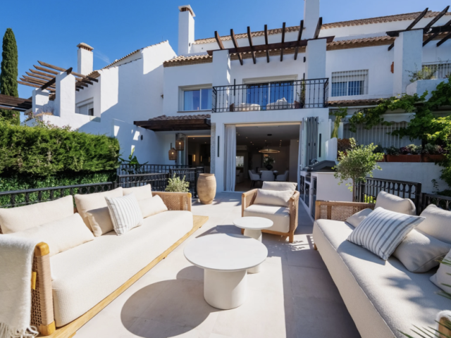 Presentamos Casa Marisal, villa unifamiliar con terrazas panorámicas y vistas a La Concha. | Image 2