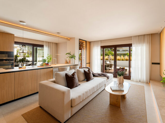 Penthouse Estelle, ático dúplex renovado en venta en la Milla de Oro | Image 2