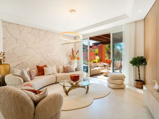 Beachfront duplex penthouse for sale in Torre Bermeja complex | Image 2