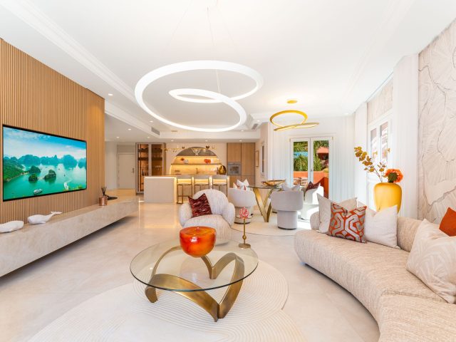 Beachfront duplex penthouse for sale in Torre Bermeja complex | Image 1